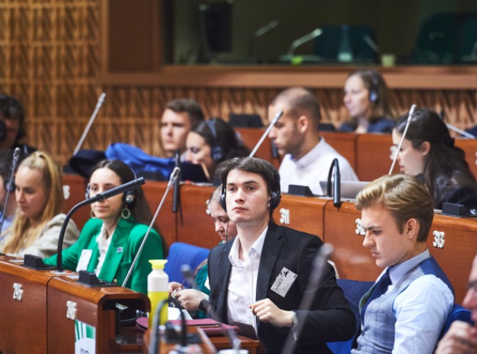 Покана за кандидатстване за инициативата „Подмладяване на политиката“ на Конгреса през 2024 г.